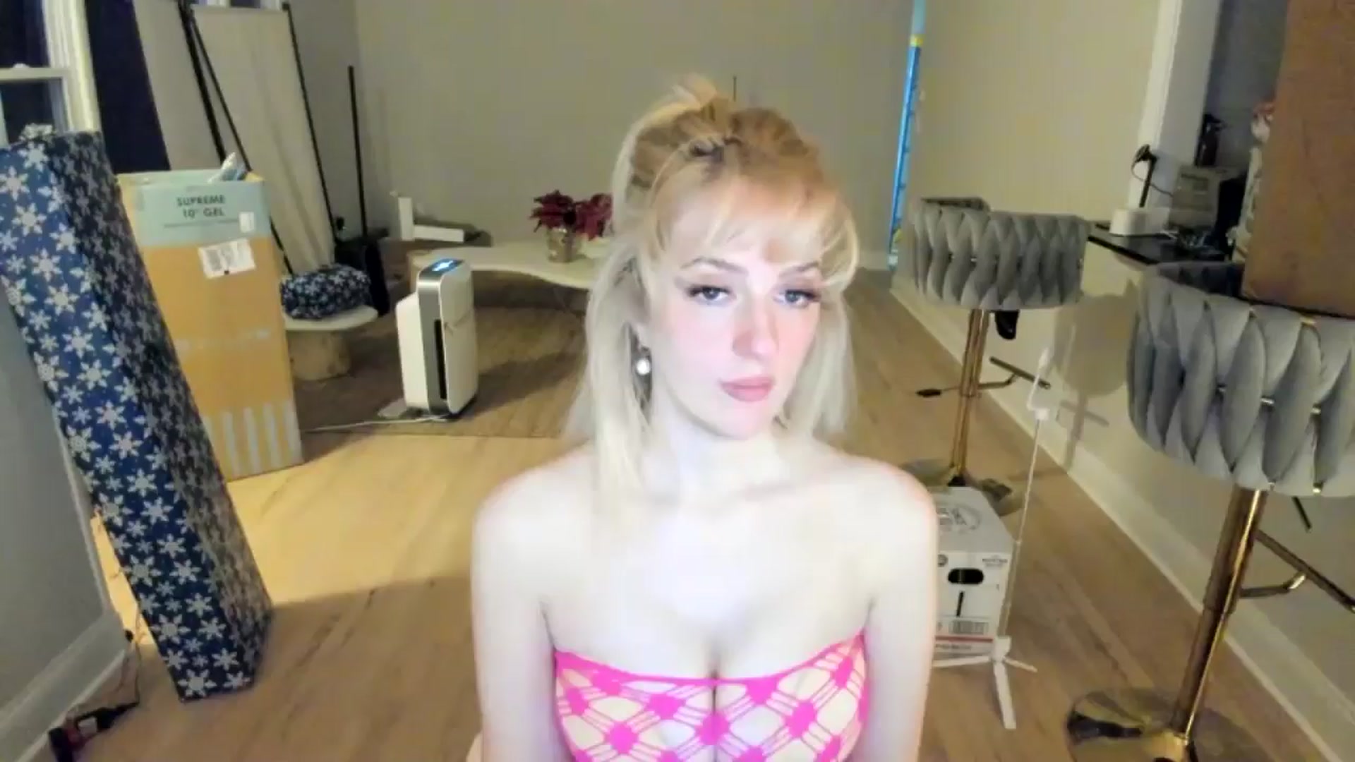 Gallery image thumbnail from Milk_Milk's myfreecams stream on, 12/19/2024, 06:18 image 13 of 20