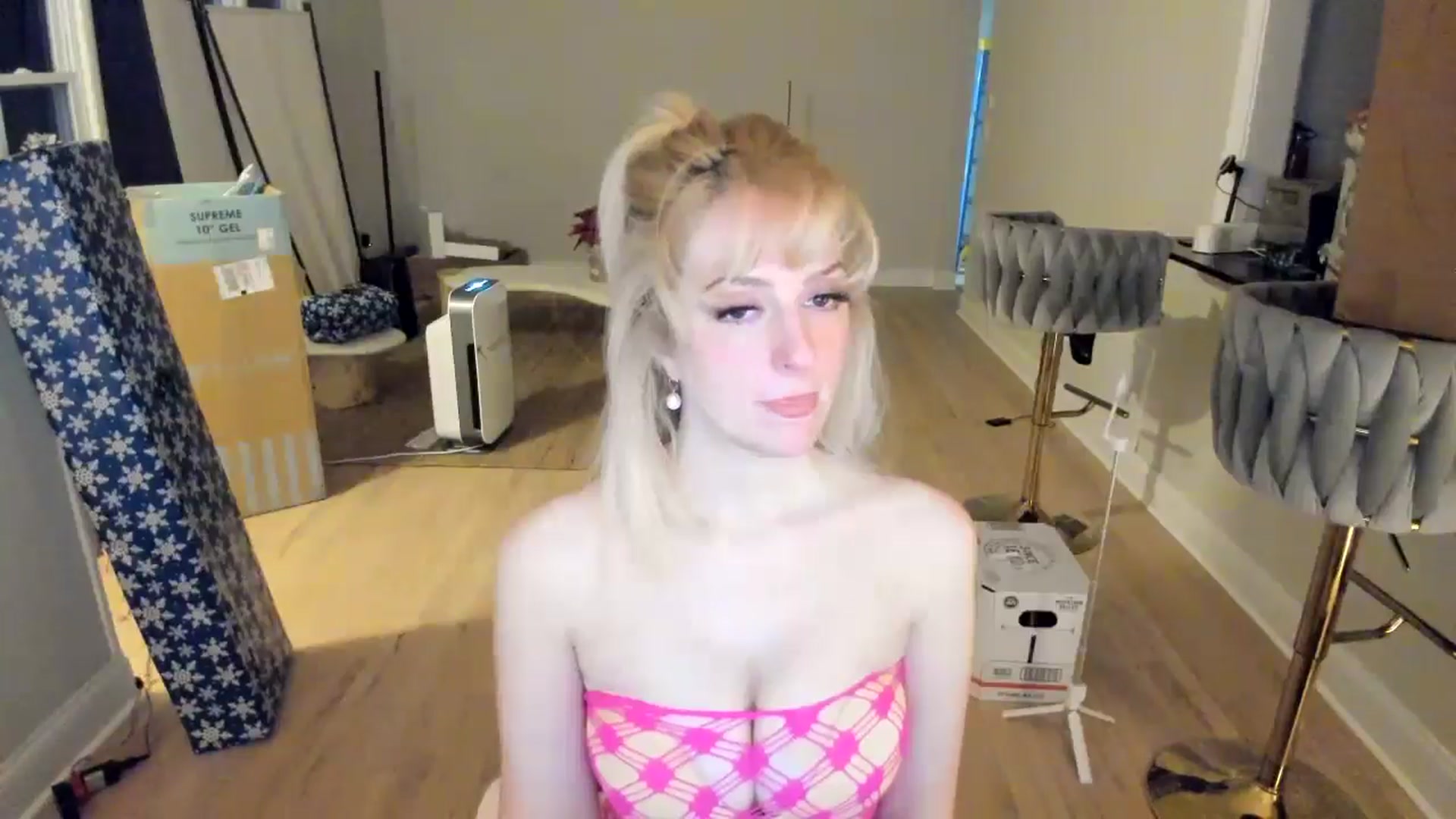 Gallery image thumbnail from Milk_Milk's myfreecams stream on, 12/19/2024, 06:18 image 19 of 20