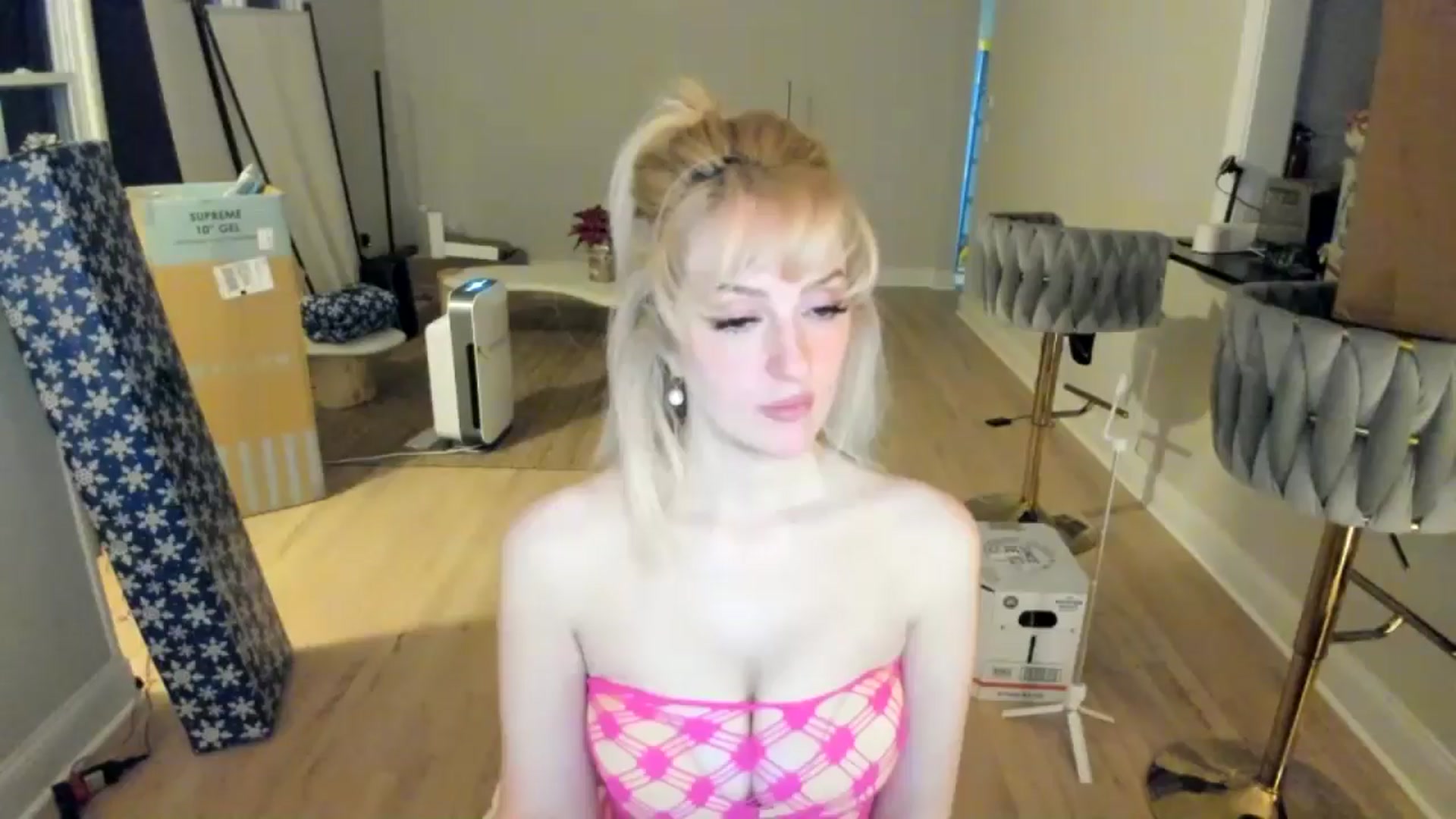 Gallery image thumbnail from Milk_Milk's myfreecams stream on, 12/19/2024, 06:18 image 15 of 20