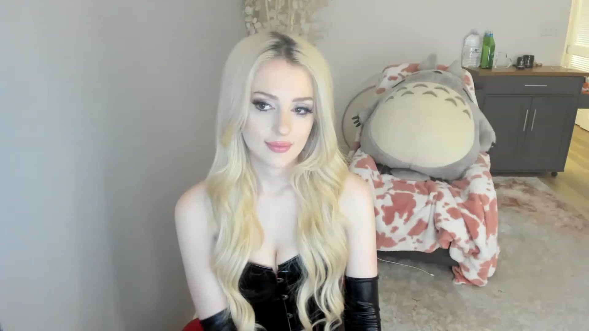 Gallery image thumbnail from Milk_Party's myfreecams stream on, 03/15/2023, 05:49 image 3 of 20