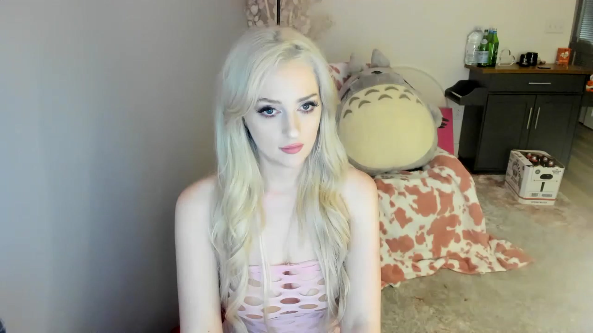 Gallery image thumbnail from Milk_Party's myfreecams stream on, 04/03/2023, 02:12 image 6 of 20