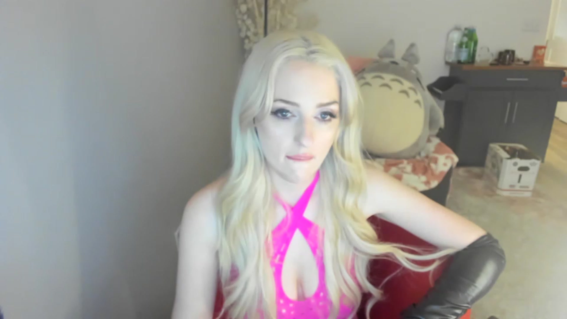 Gallery image thumbnail from Milk_Party's myfreecams stream on, 04/06/2023, 04:05 image 15 of 20