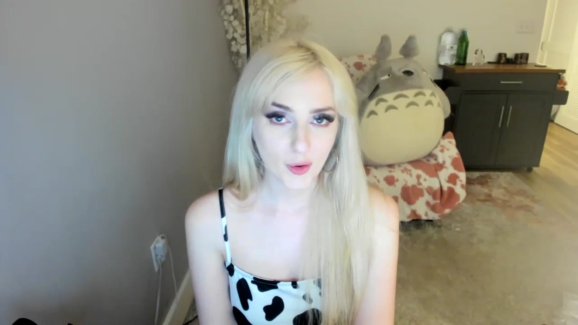 Gallery image thumbnail from Milk_Party's myfreecams stream on, 07/21/2023, 06:22 image 9 of 20