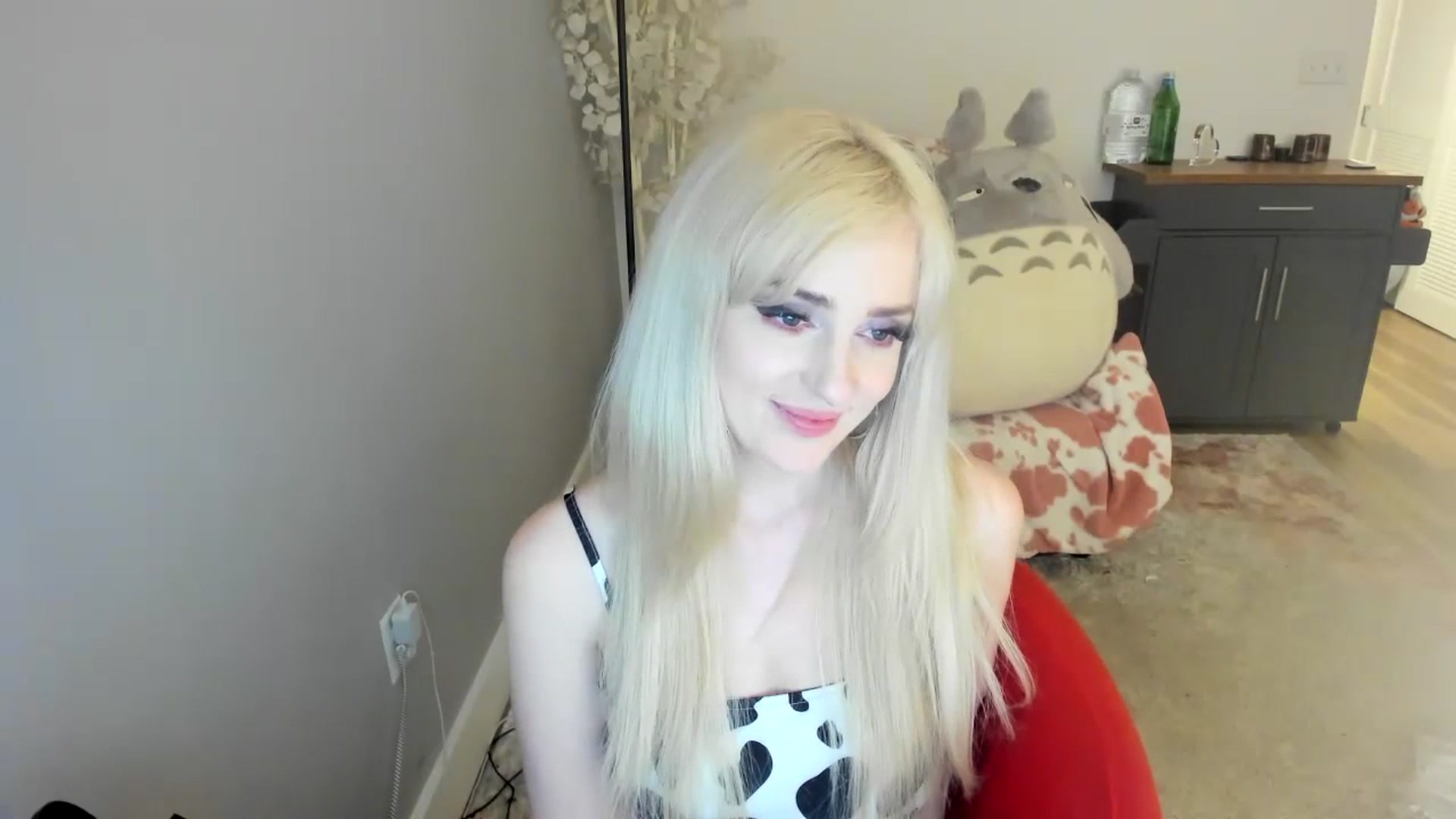 Gallery image thumbnail from Milk_Party's myfreecams stream on, 07/21/2023, 07:54 image 15 of 20