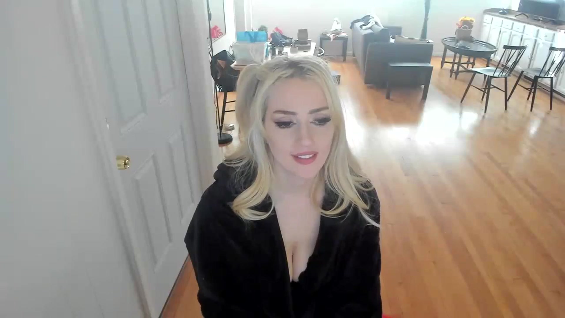 Gallery image thumbnail from Milk_Party's myfreecams stream on, 11/28/2023, 20:41 image 16 of 20