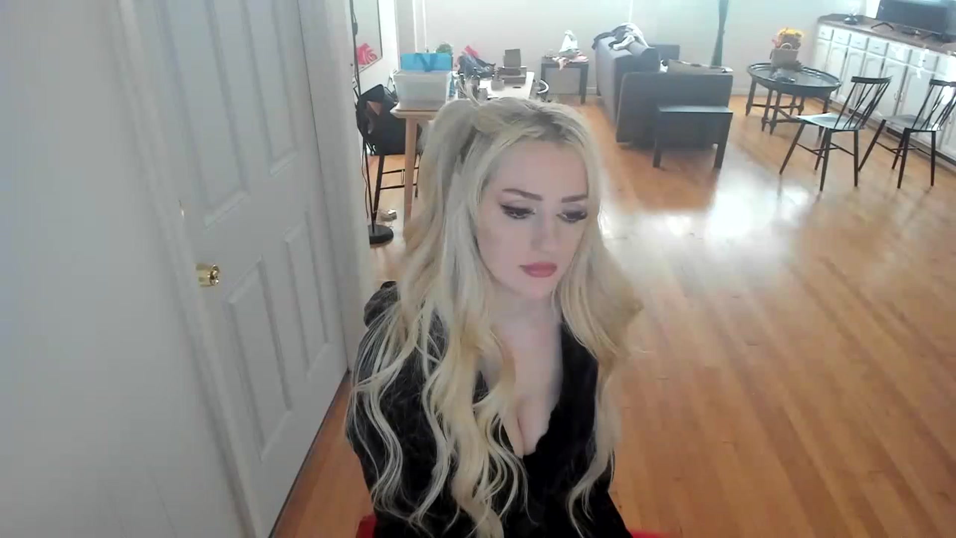 Gallery image thumbnail from Milk_Party's myfreecams stream on, 11/28/2023, 20:41 image 17 of 20