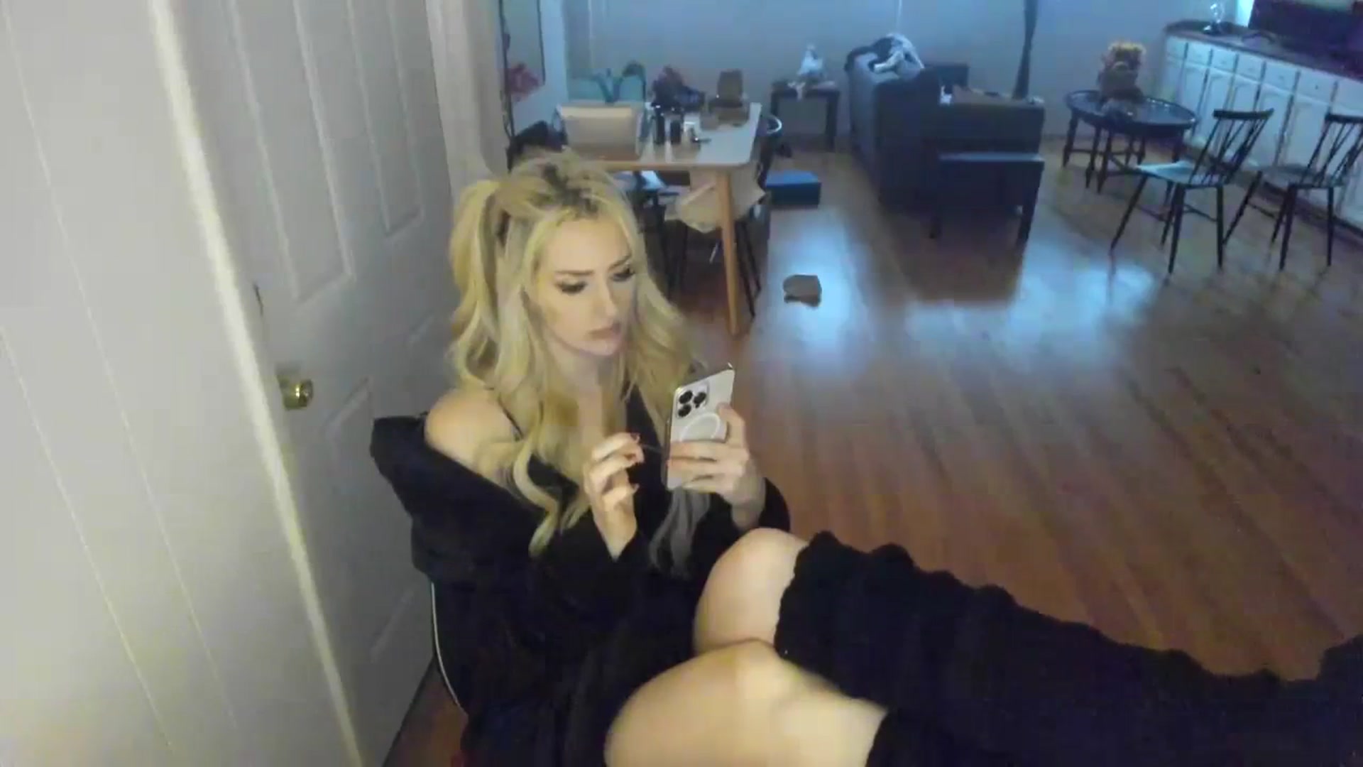 Gallery image thumbnail from Milk_Party's myfreecams stream on, 11/28/2023, 21:50 image 7 of 20