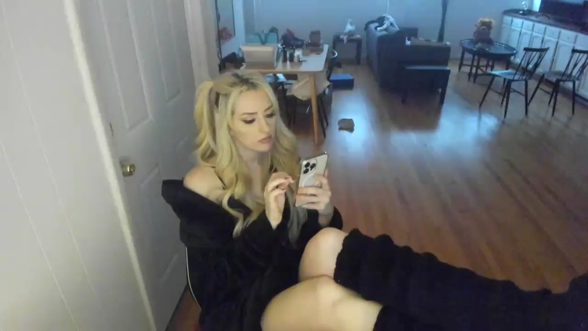 Gallery image thumbnail from Milk_Party's myfreecams stream on, 11/28/2023, 21:50 image 5 of 20
