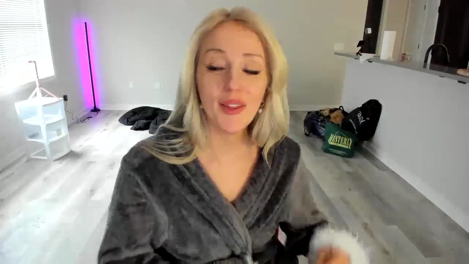 Gallery image thumbnail from Milk_Party's myfreecams stream on, 04/10/2024, 17:17 image 15 of 20