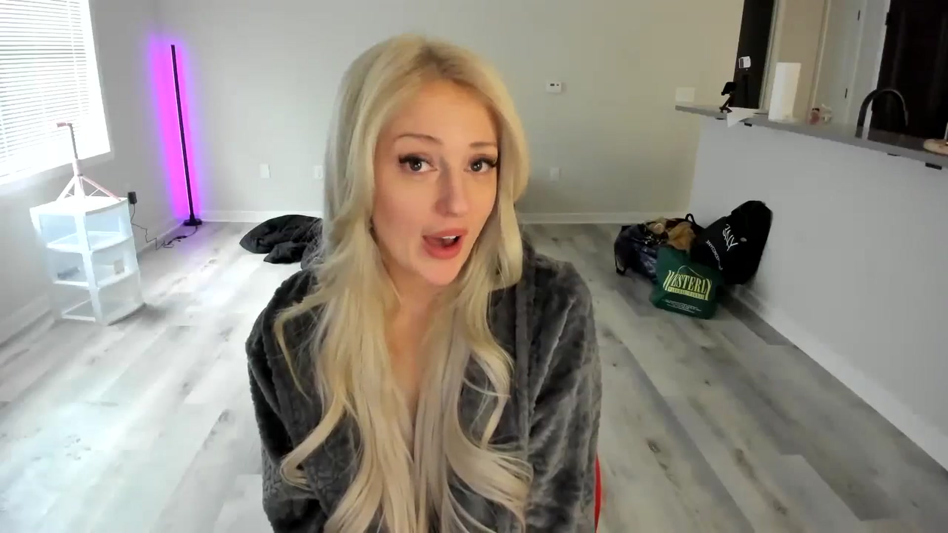 Gallery image thumbnail from Milk_Party's myfreecams stream on, 04/10/2024, 17:17 image 13 of 20