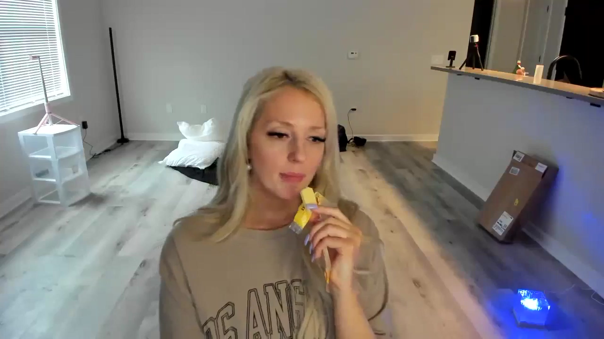 Gallery image thumbnail from Milk_Party's myfreecams stream on, 04/13/2024, 21:14 image 8 of 20