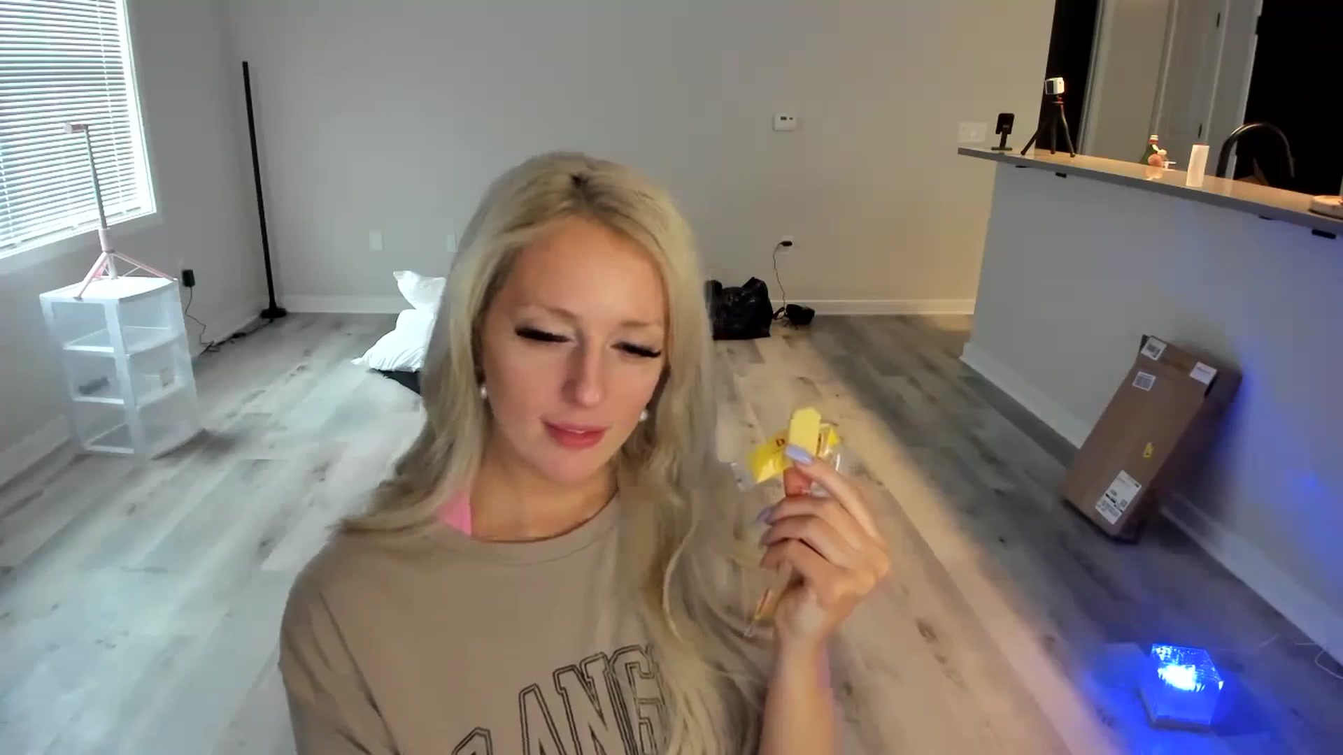 Gallery image thumbnail from Milk_Party's myfreecams stream on, 04/13/2024, 21:14 image 17 of 20
