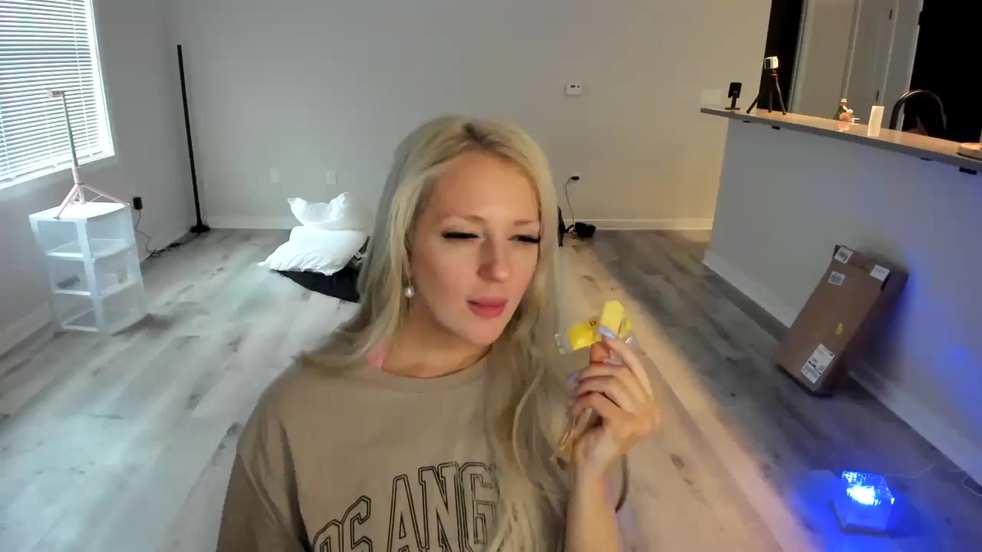 Gallery image thumbnail from Milk_Party's myfreecams stream on, 04/13/2024, 21:14 image 18 of 20