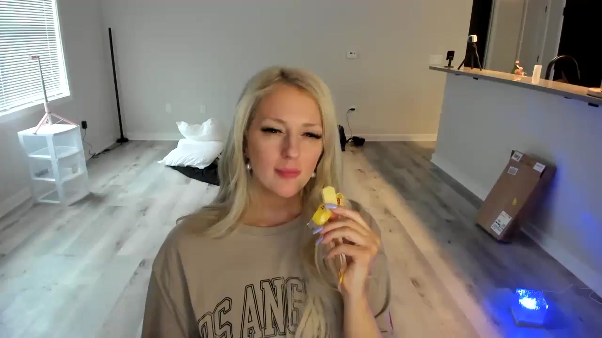 Gallery image thumbnail from Milk_Party's myfreecams stream on, 04/13/2024, 21:14 image 6 of 20