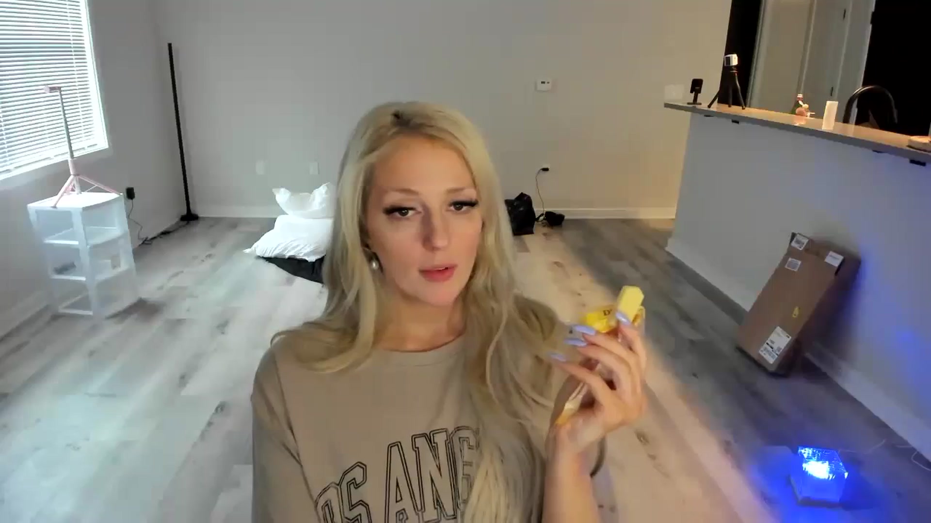 Gallery image thumbnail from Milk_Party's myfreecams stream on, 04/13/2024, 21:14 image 4 of 20