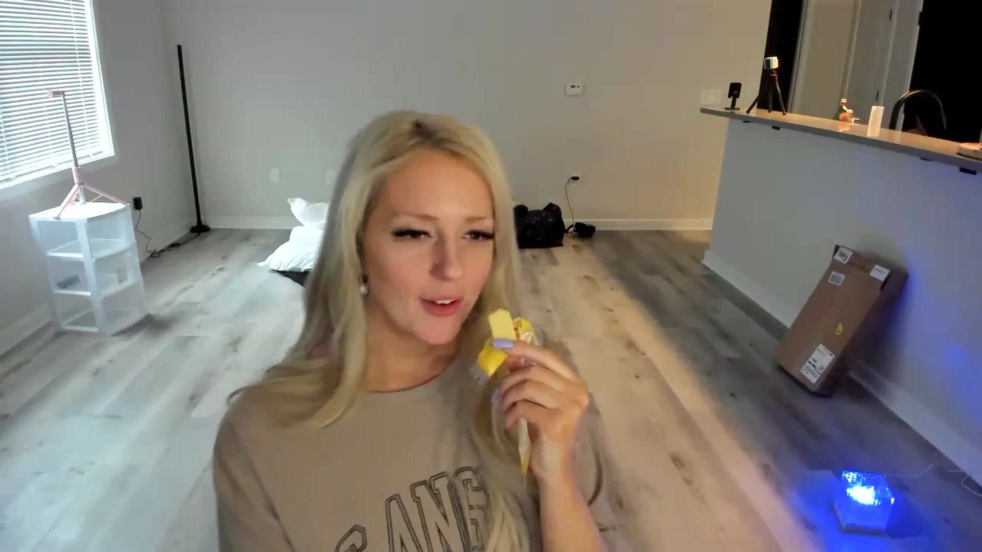 Gallery image thumbnail from Milk_Party's myfreecams stream on, 04/13/2024, 21:14 image 9 of 20