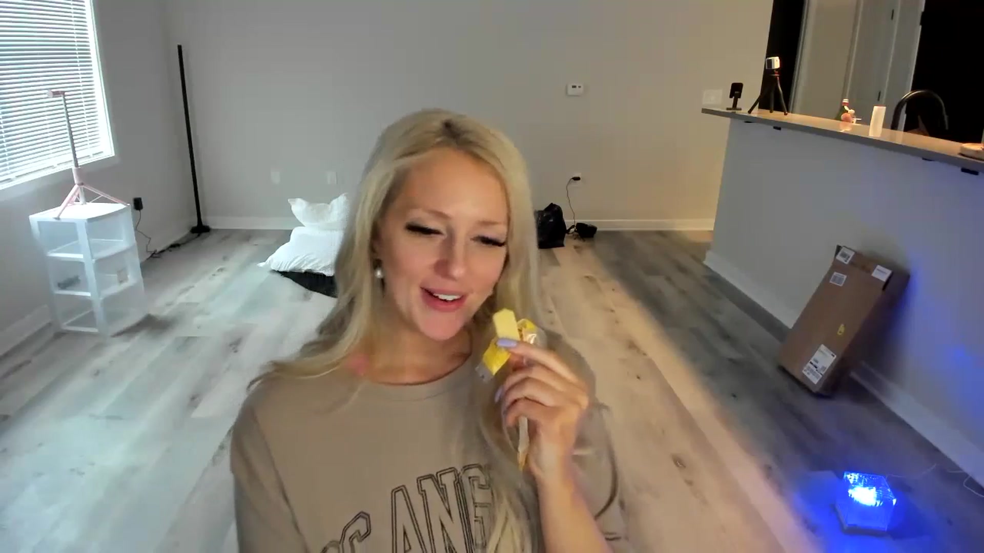 Gallery image thumbnail from Milk_Party's myfreecams stream on, 04/13/2024, 21:14 image 10 of 20