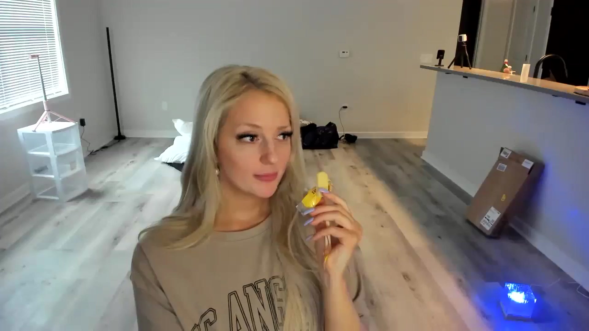 Gallery image thumbnail from Milk_Party's myfreecams stream on, 04/13/2024, 21:14 image 5 of 20