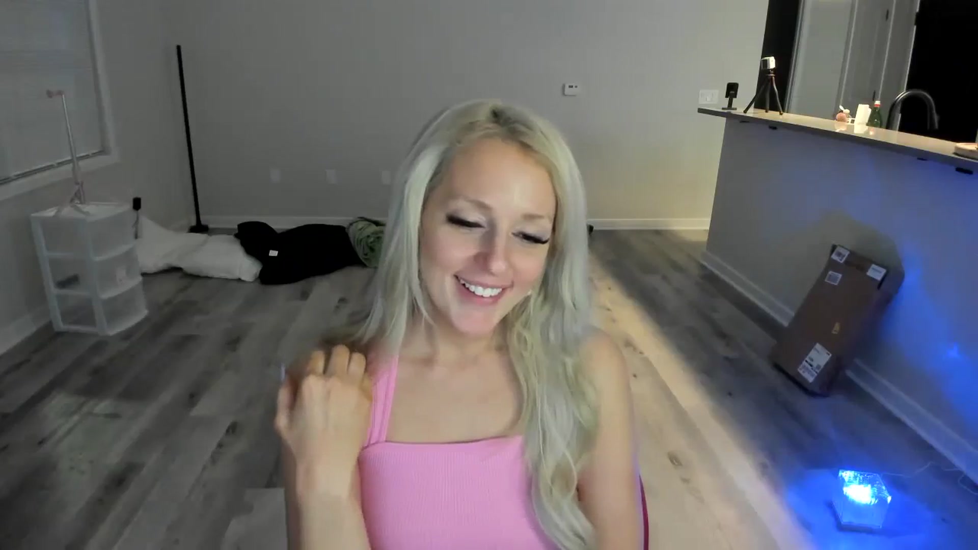 Gallery image thumbnail from Milk_Party's myfreecams stream on, 04/14/2024, 01:35 image 9 of 20