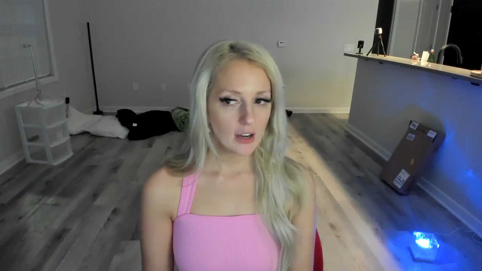 Gallery image thumbnail from Milk_Party's myfreecams stream on, 04/14/2024, 01:35 image 8 of 20