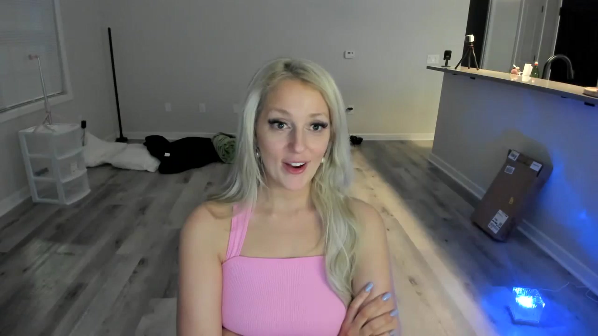 Gallery image thumbnail from Milk_Party's myfreecams stream on, 04/14/2024, 01:35 image 10 of 20
