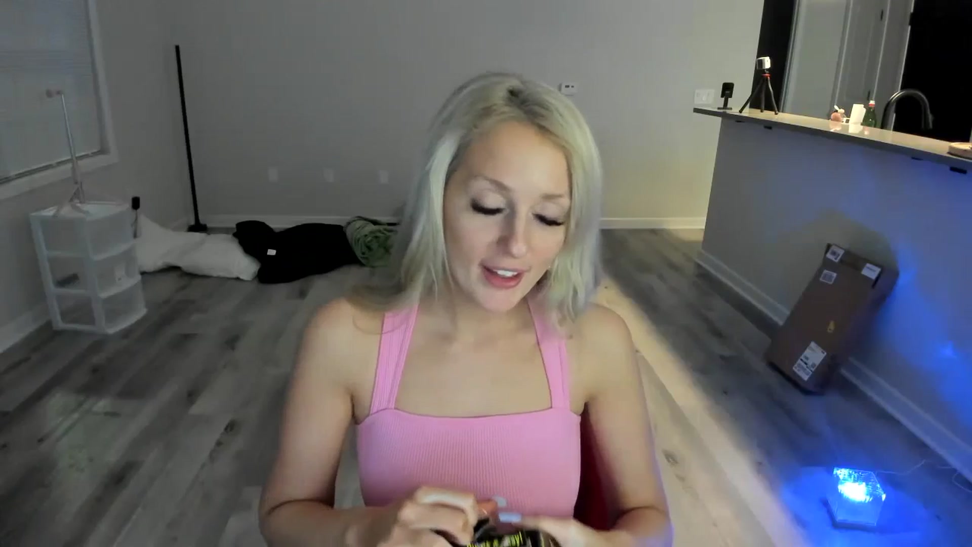Gallery image thumbnail from Milk_Party's myfreecams stream on, 04/14/2024, 01:35 image 4 of 20