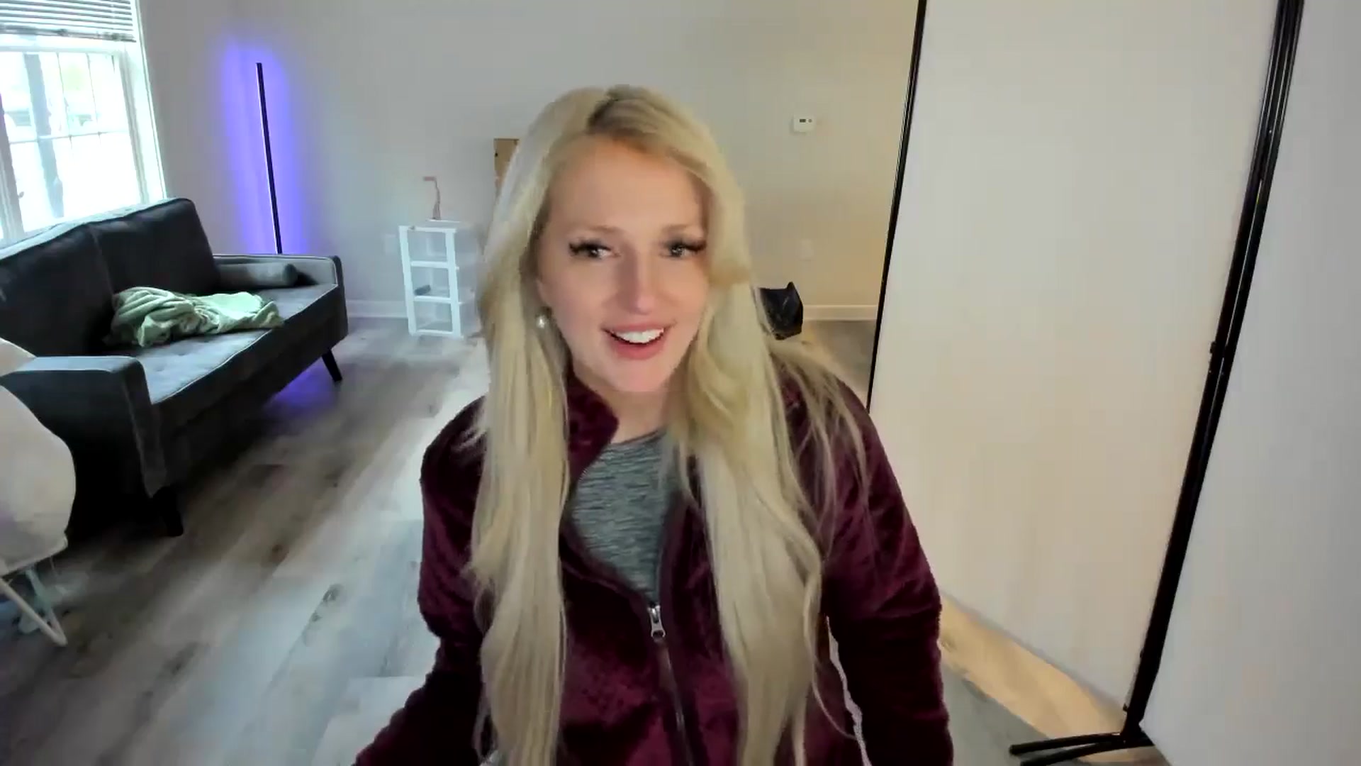 Gallery image thumbnail from Milk_Party's myfreecams stream on, 04/19/2024, 22:38 image 17 of 20