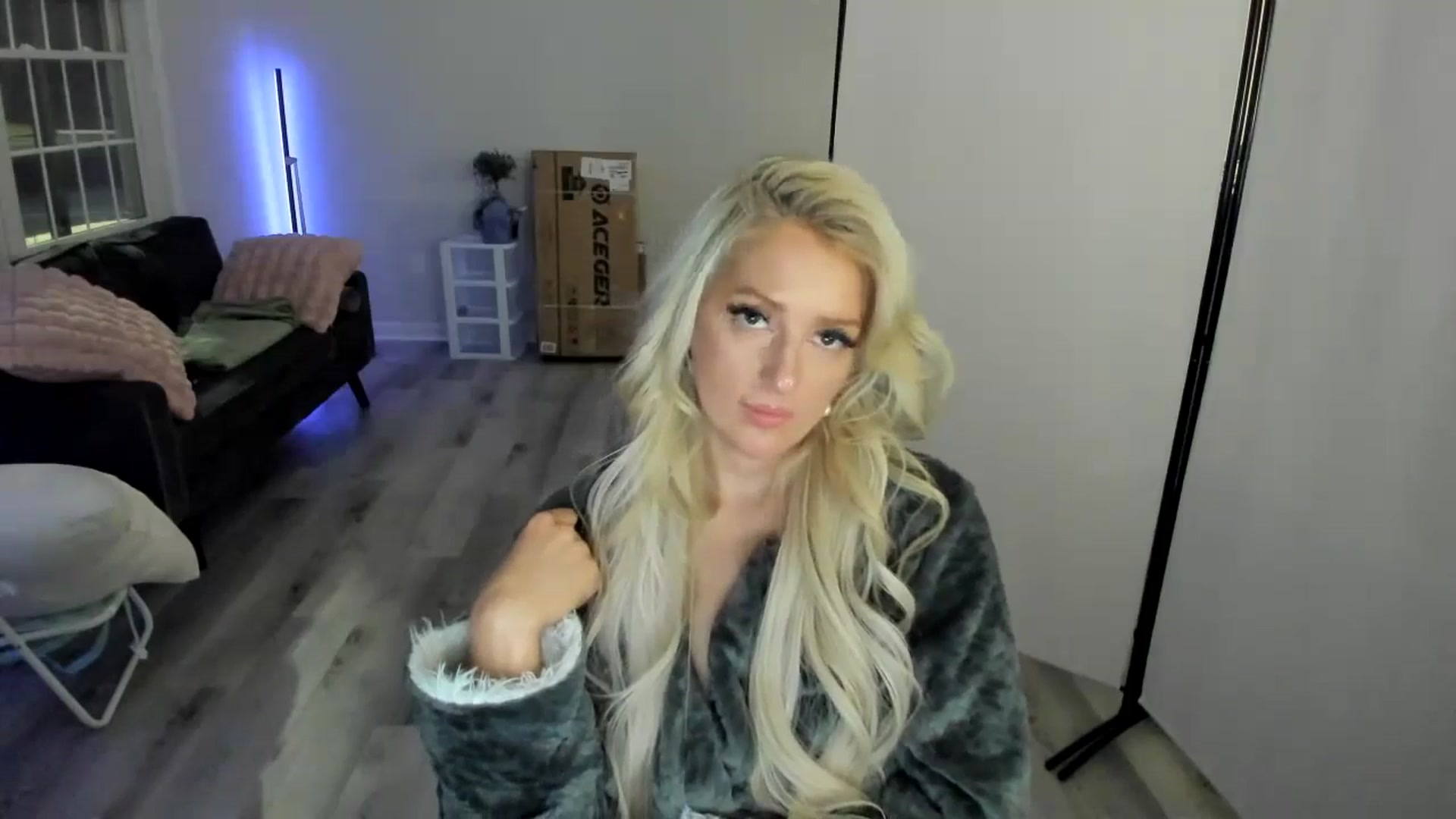 Gallery image thumbnail from Milk_Party's myfreecams stream on, 04/23/2024, 04:35 image 11 of 20