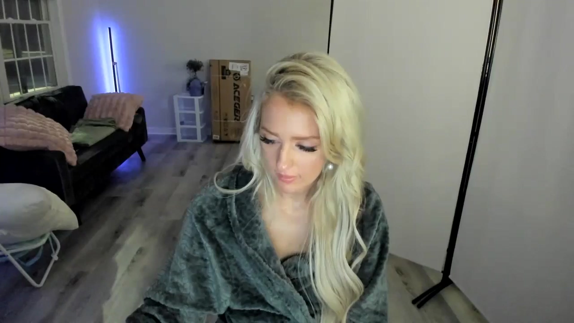 Gallery image thumbnail from Milk_Party's myfreecams stream on, 04/23/2024, 04:35 image 3 of 20