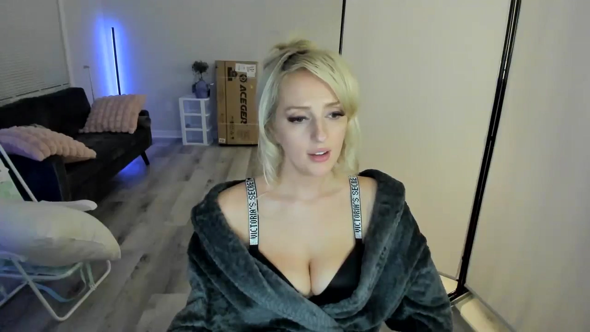Gallery image thumbnail from Milk_Party's myfreecams stream on, 04/25/2024, 02:54 image 3 of 20
