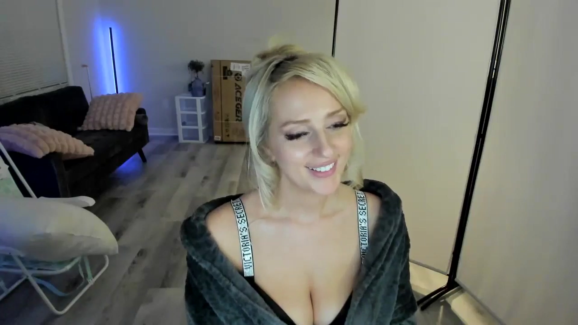Gallery image thumbnail from Milk_Party's myfreecams stream on, 04/25/2024, 02:54 image 11 of 20