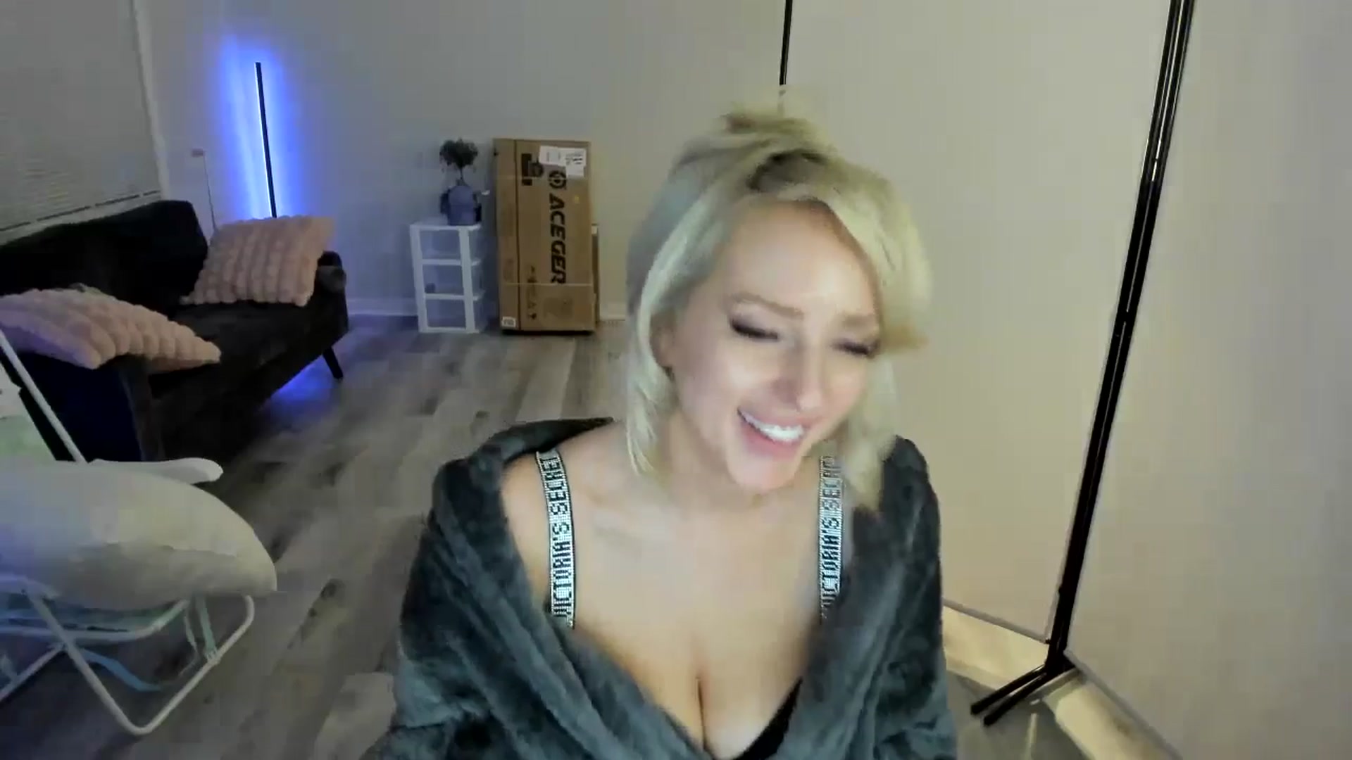 Gallery image thumbnail from Milk_Party's myfreecams stream on, 04/25/2024, 02:54 image 13 of 20