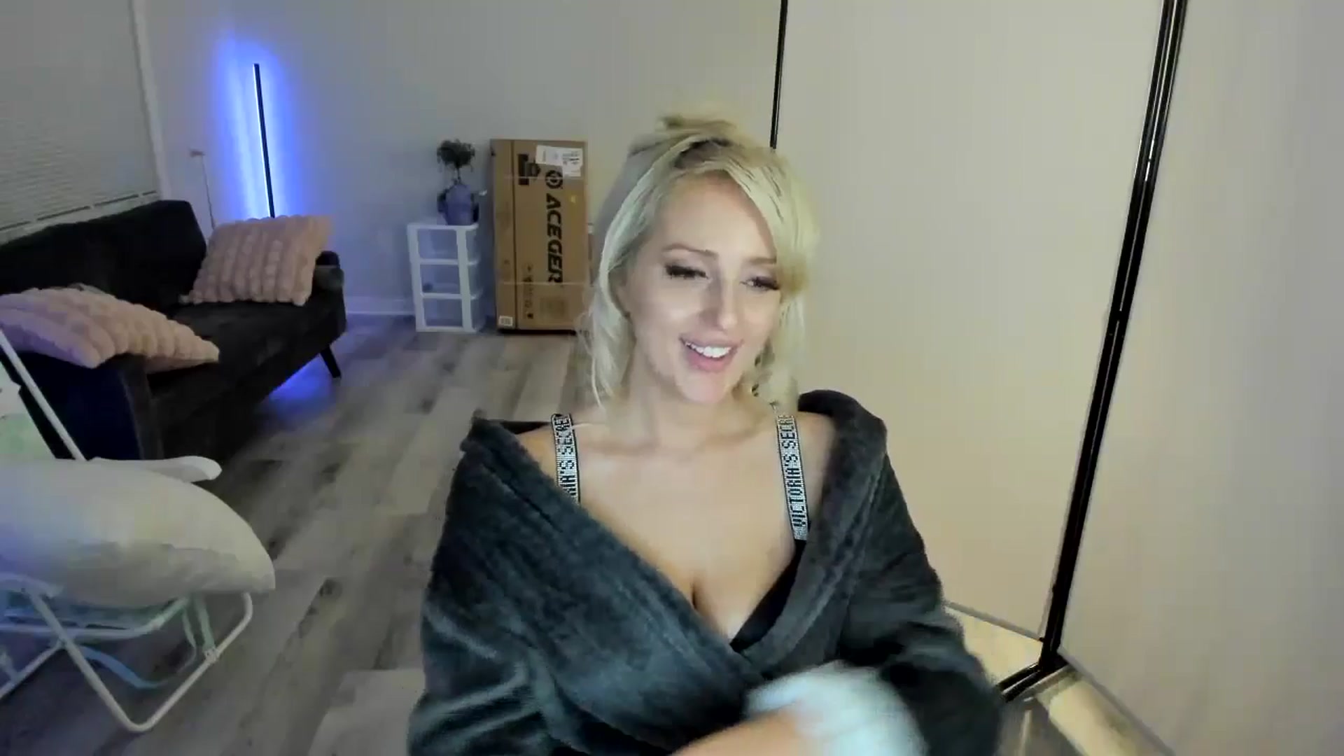 Gallery image thumbnail from Milk_Party's myfreecams stream on, 04/25/2024, 02:54 image 9 of 20