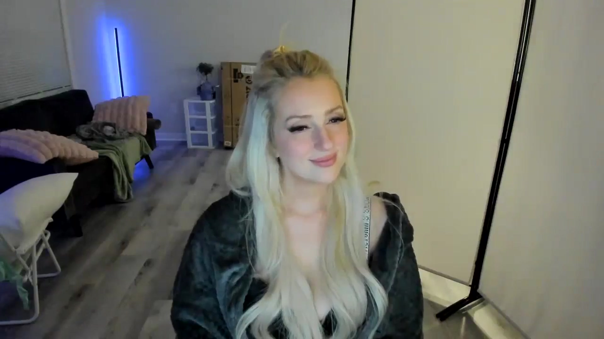 Gallery image thumbnail from Milk_Party's myfreecams stream on, 04/27/2024, 04:20 image 4 of 20