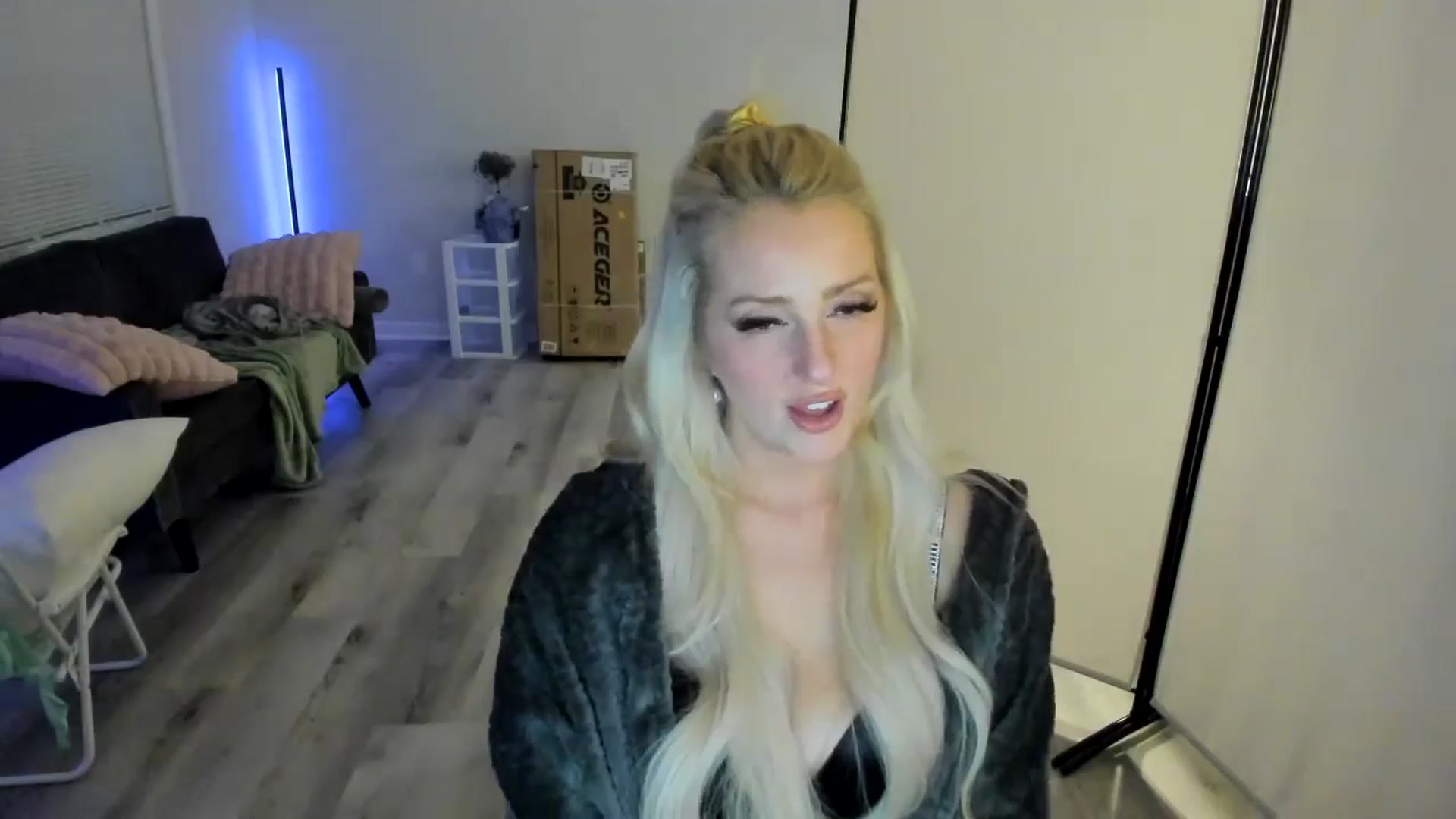 Gallery image thumbnail from Milk_Party's myfreecams stream on, 04/27/2024, 04:20 image 3 of 20