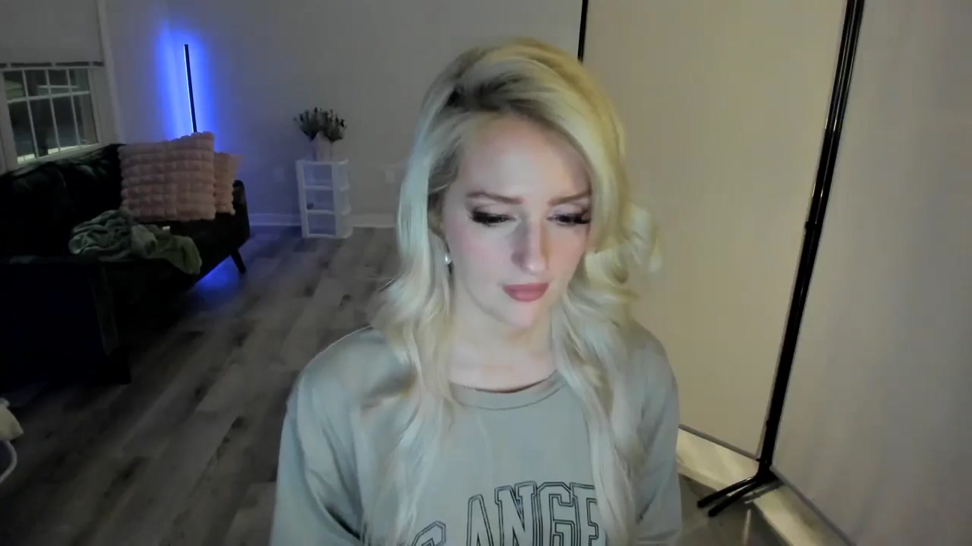 Gallery image thumbnail from Milk_Party's myfreecams stream on, 05/03/2024, 02:08 image 17 of 20