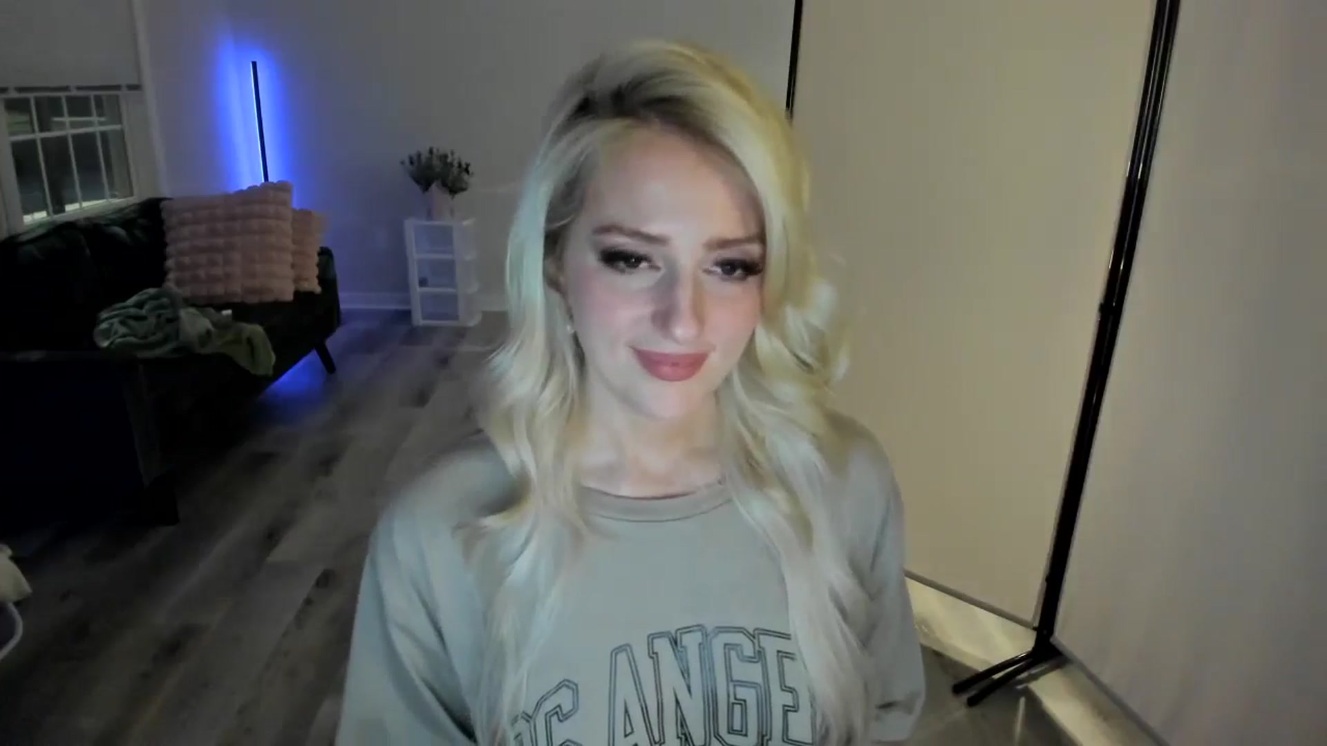 Gallery image thumbnail from Milk_Party's myfreecams stream on, 05/03/2024, 02:08 image 9 of 20
