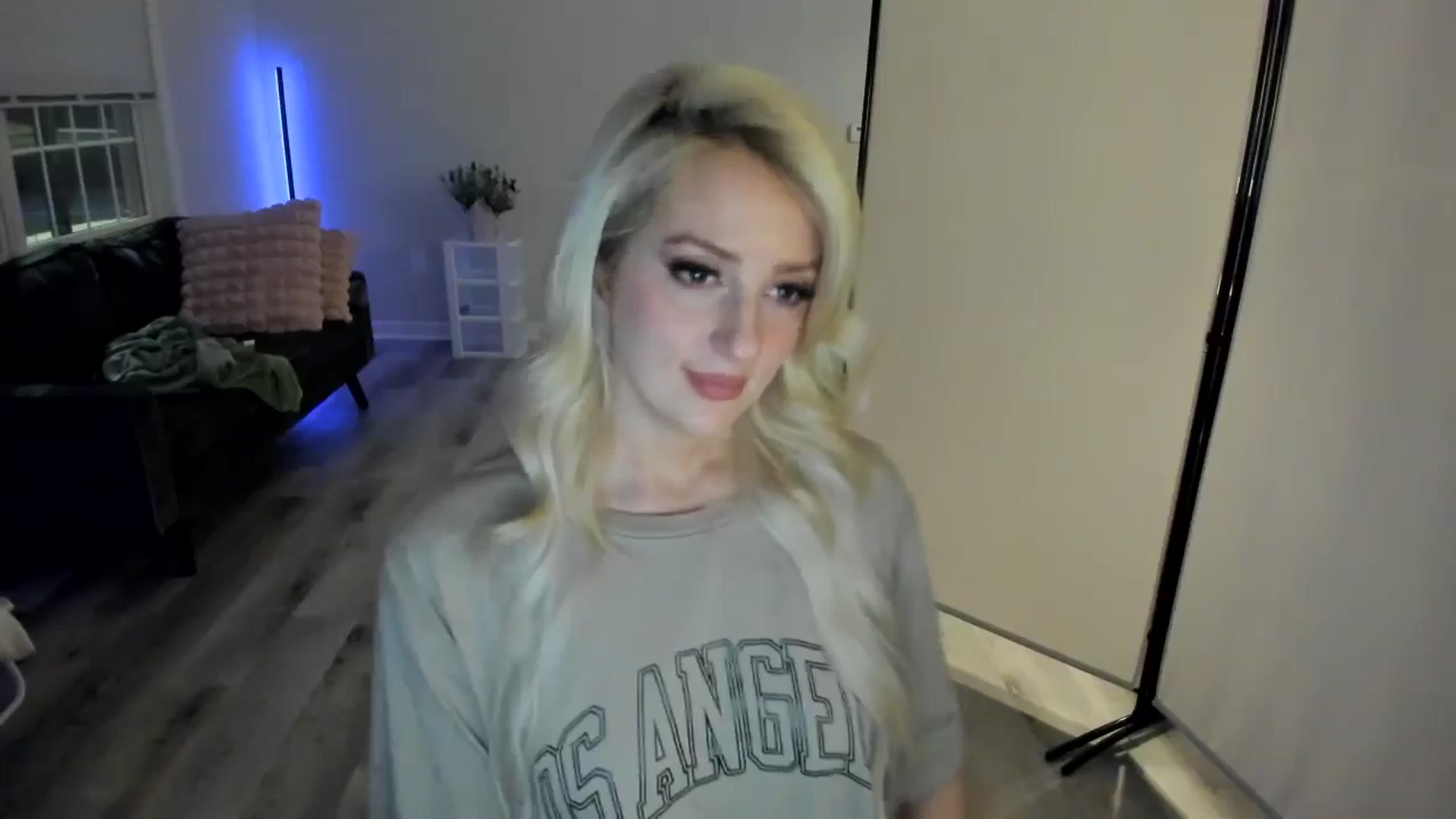 Gallery image thumbnail from Milk_Party's myfreecams stream on, 05/03/2024, 02:08 image 12 of 20