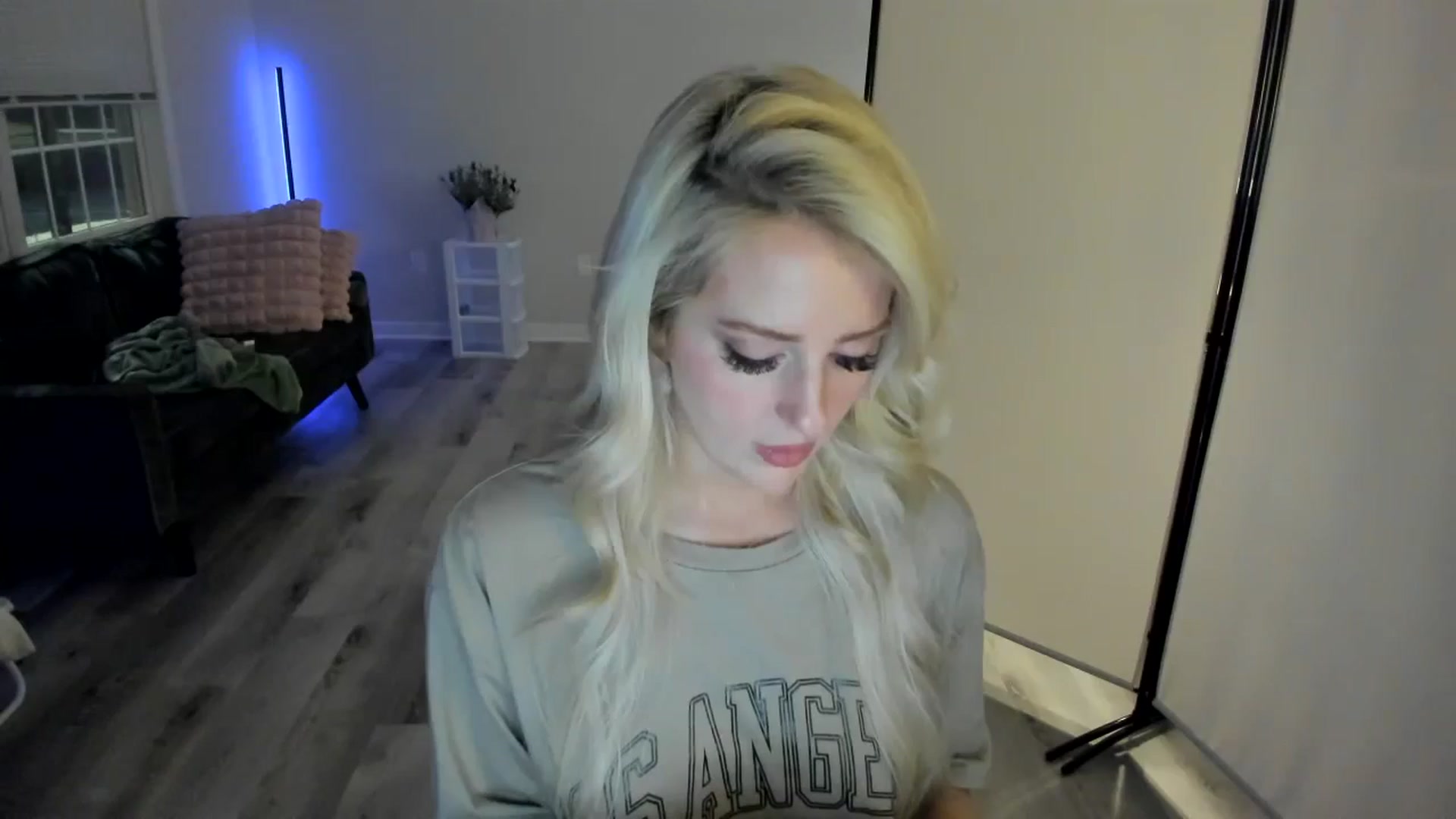 Gallery image thumbnail from Milk_Party's myfreecams stream on, 05/03/2024, 02:08 image 14 of 20