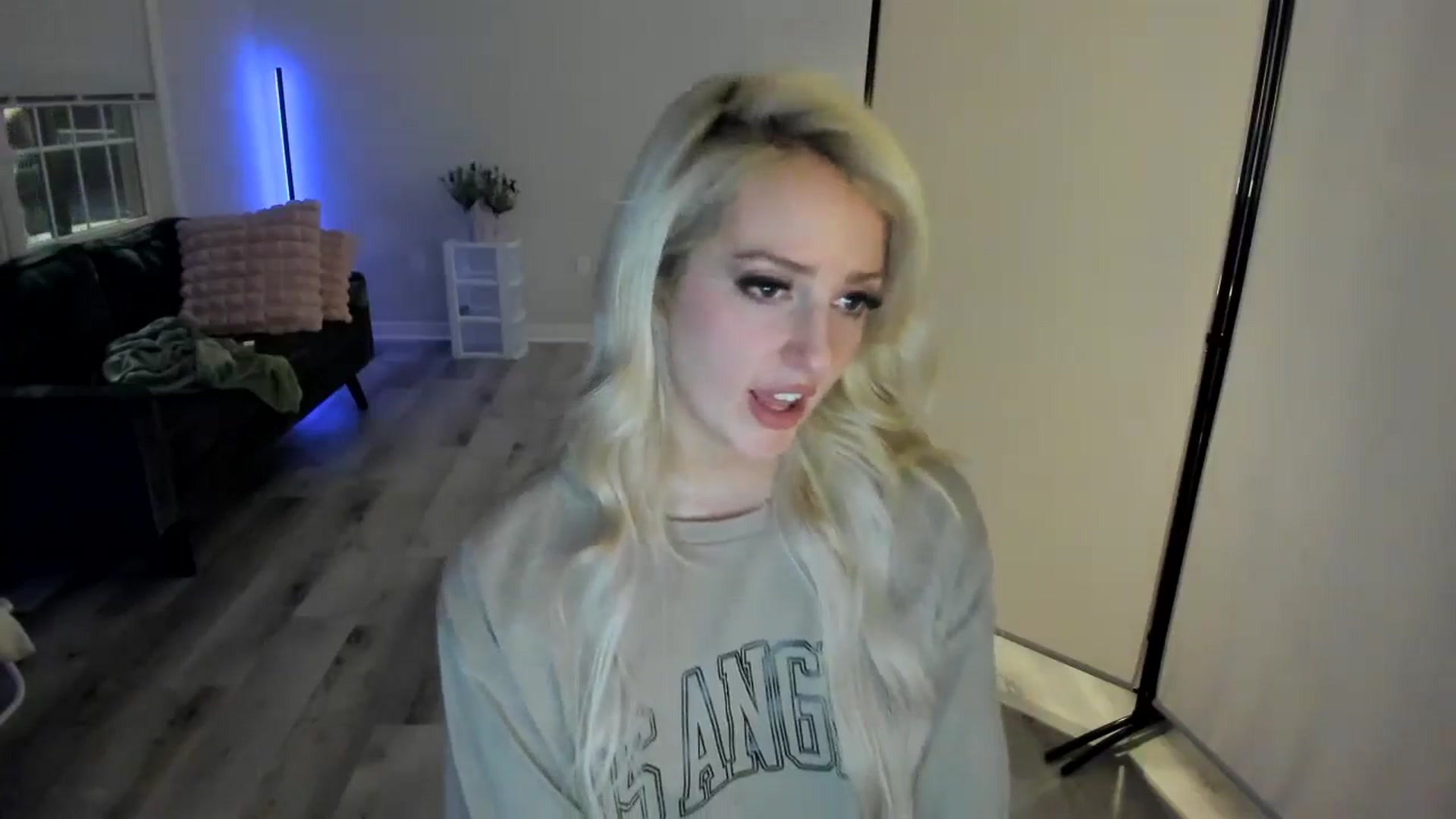 Gallery image thumbnail from Milk_Party's myfreecams stream on, 05/03/2024, 02:08 image 4 of 20