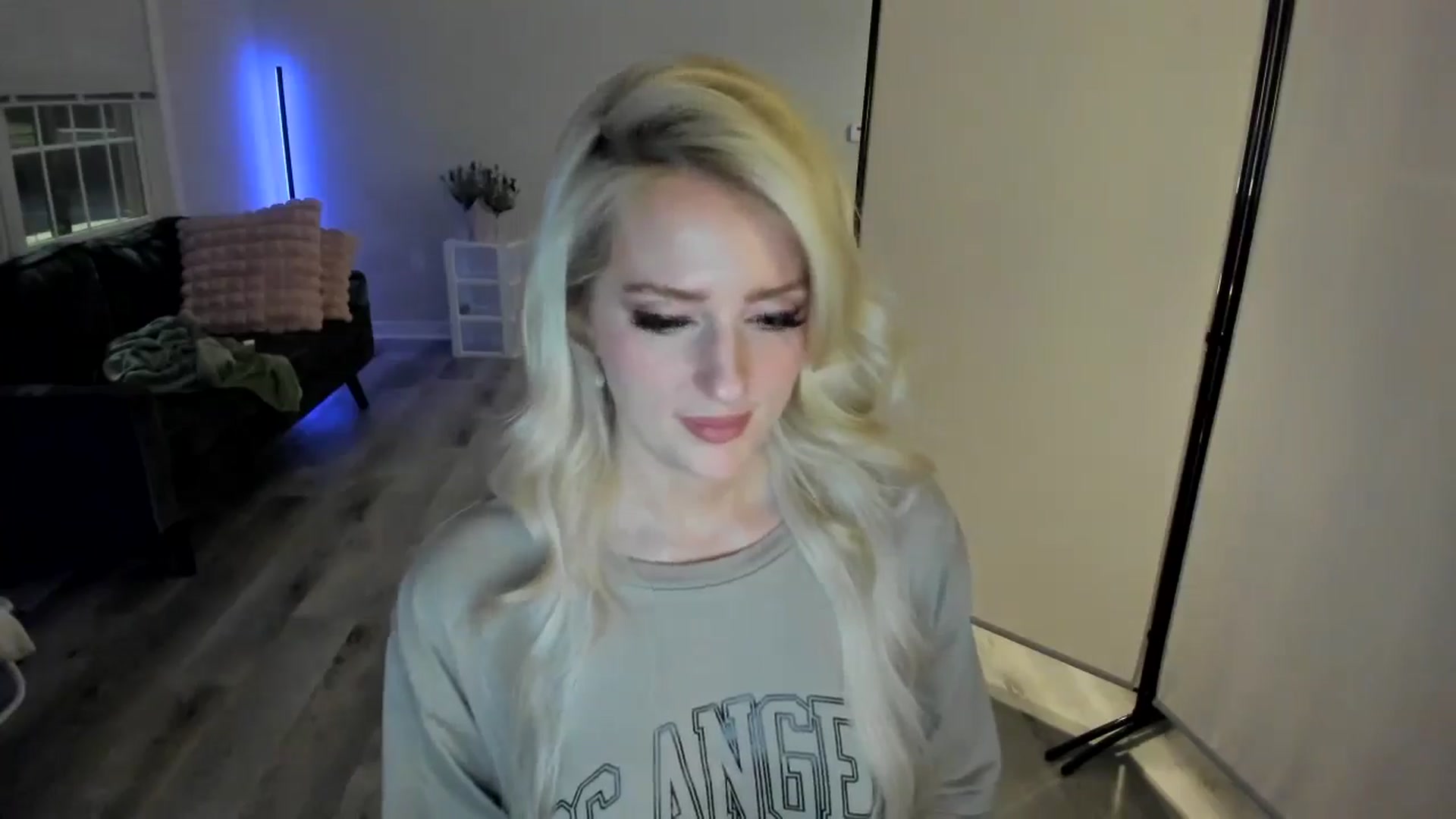 Gallery image thumbnail from Milk_Party's myfreecams stream on, 05/03/2024, 02:08 image 19 of 20