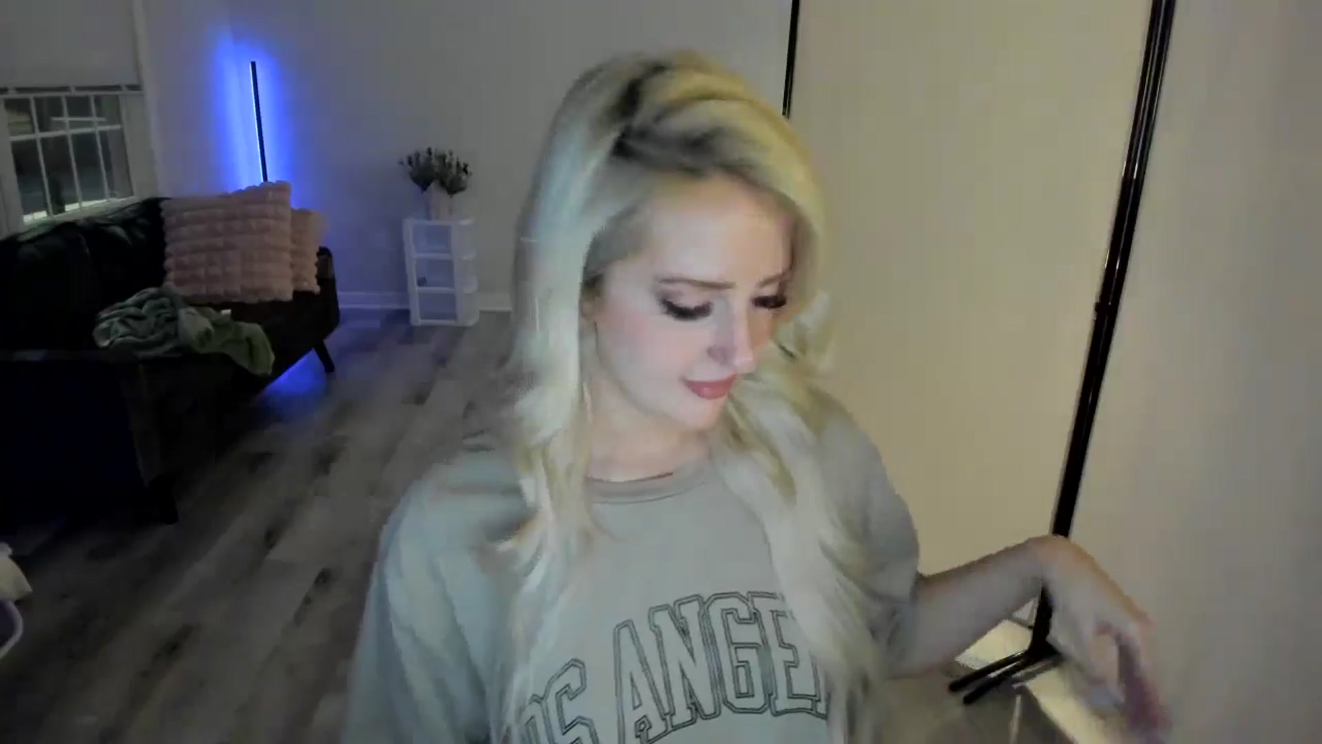 Gallery image thumbnail from Milk_Party's myfreecams stream on, 05/03/2024, 02:08 image 10 of 20