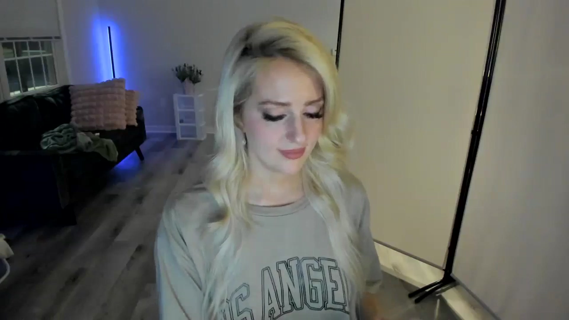 Gallery image thumbnail from Milk_Party's myfreecams stream on, 05/03/2024, 02:08 image 8 of 20