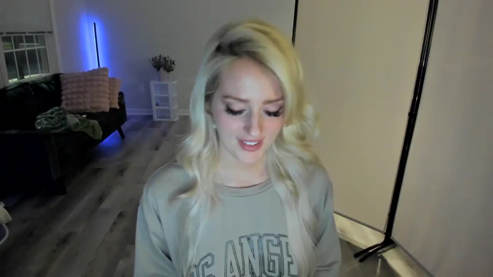 Gallery image thumbnail from Milk_Party's myfreecams stream on, 05/03/2024, 02:08 image 18 of 20