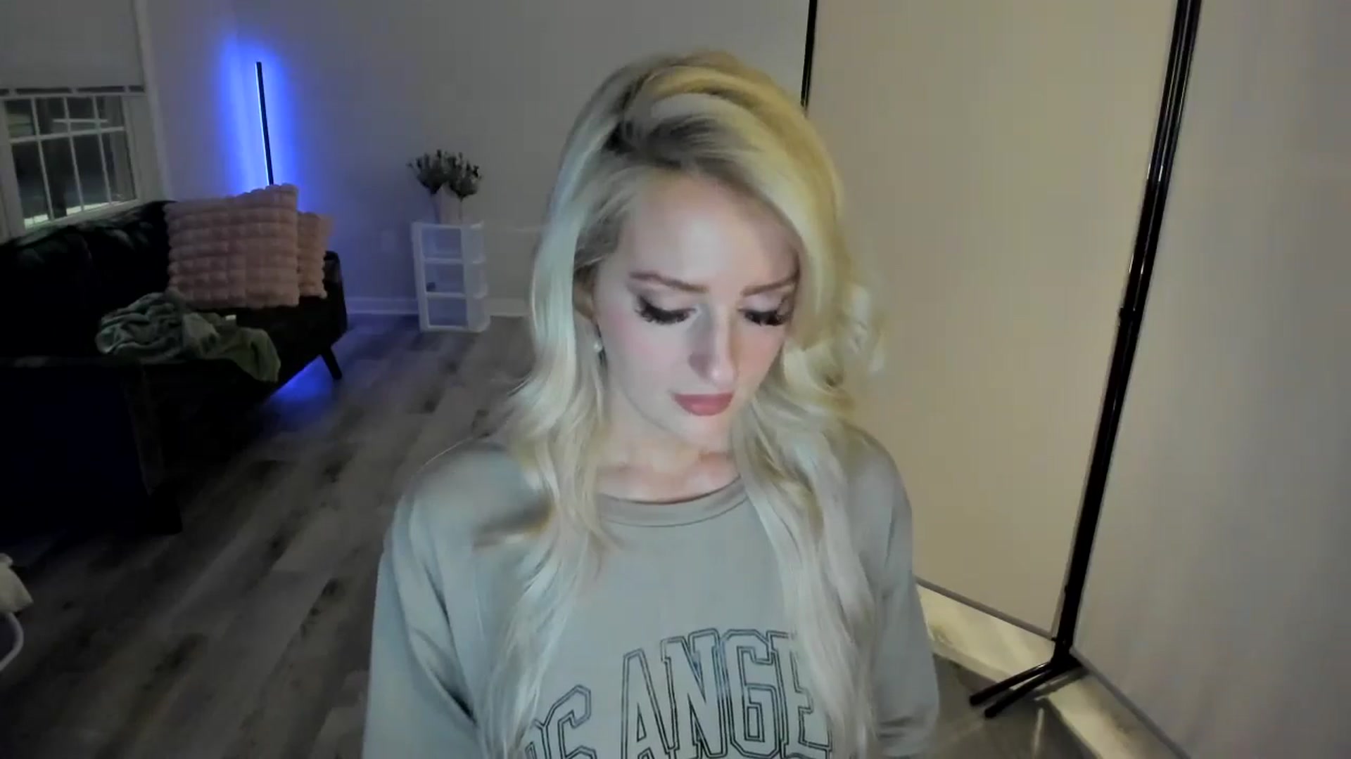 Gallery image thumbnail from Milk_Party's myfreecams stream on, 05/03/2024, 02:08 image 16 of 20