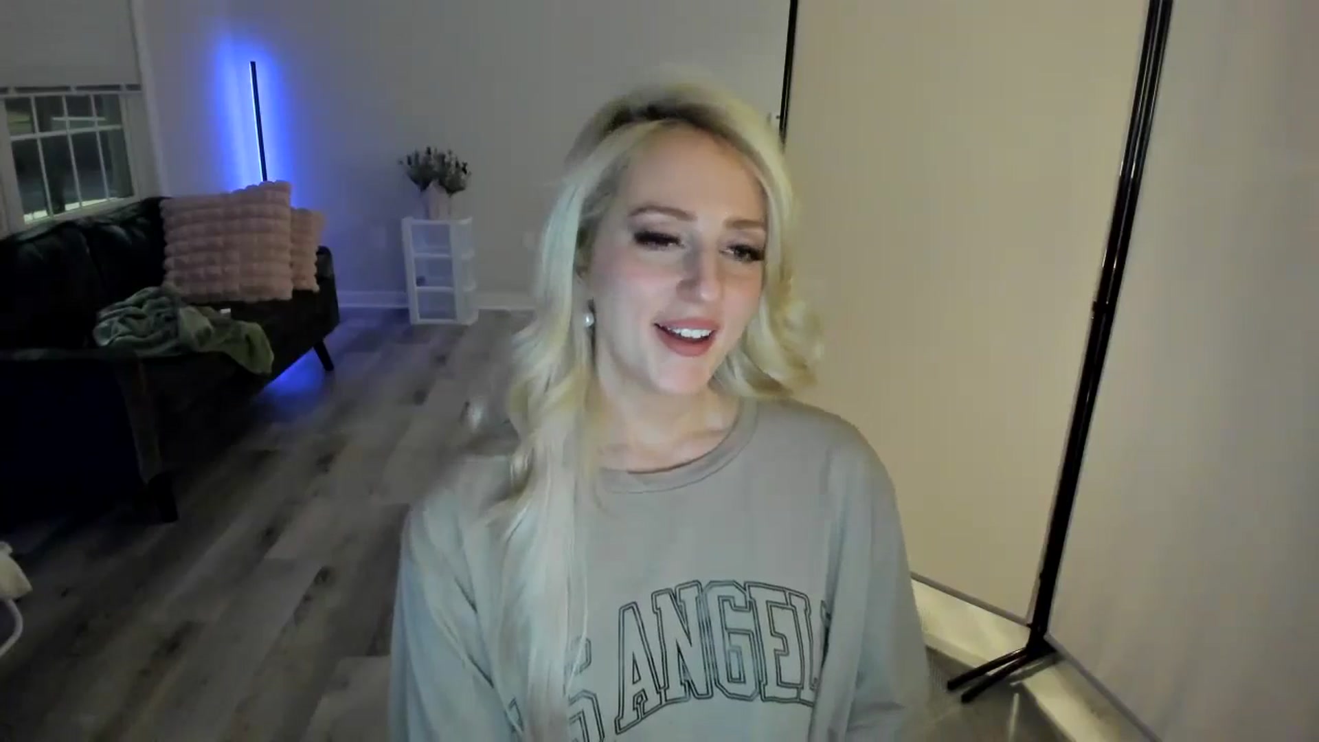 Gallery image thumbnail from Milk_Party's myfreecams stream on, 05/03/2024, 03:07 image 17 of 20