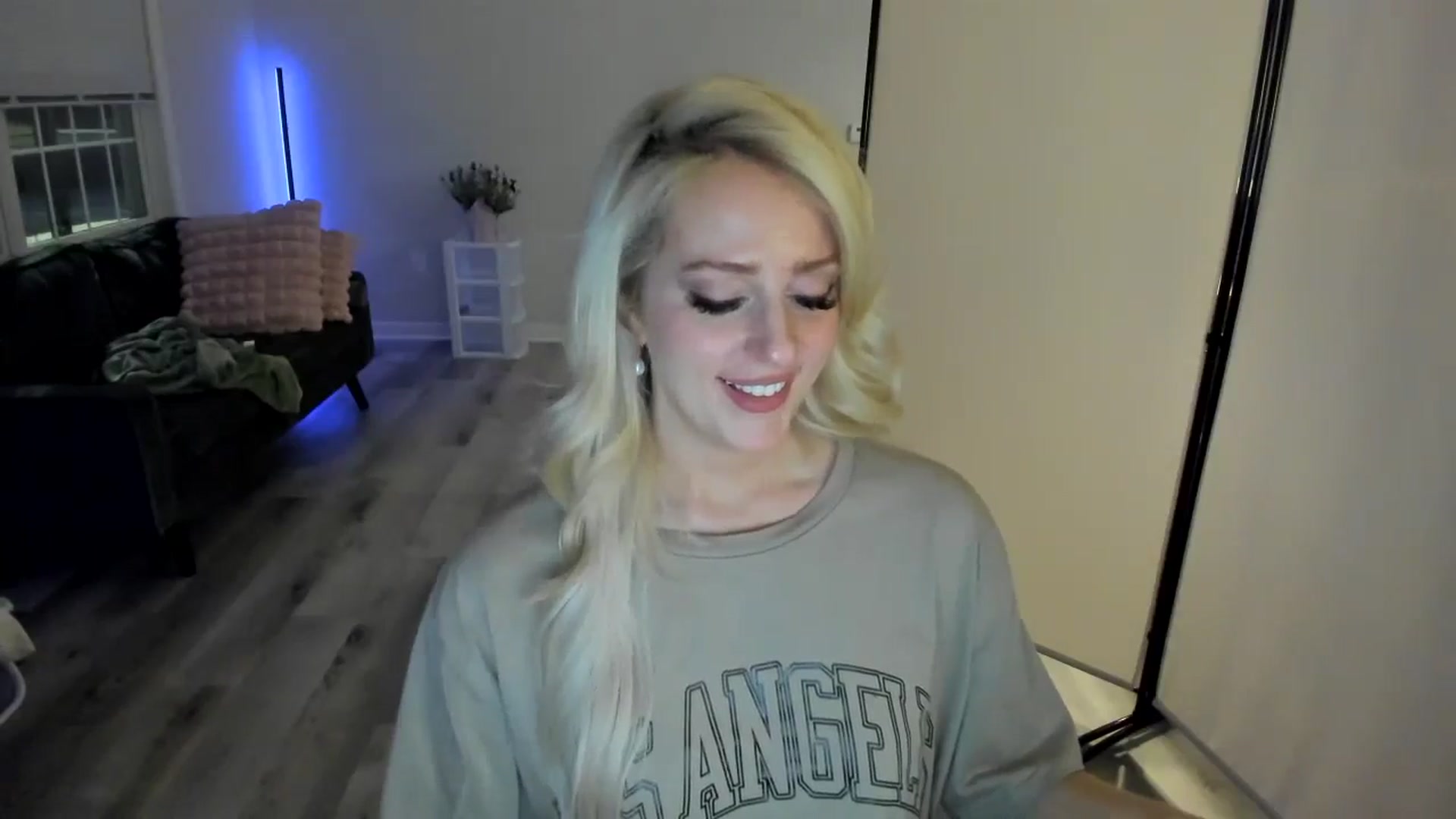 Gallery image thumbnail from Milk_Party's myfreecams stream on, 05/03/2024, 03:07 image 15 of 20