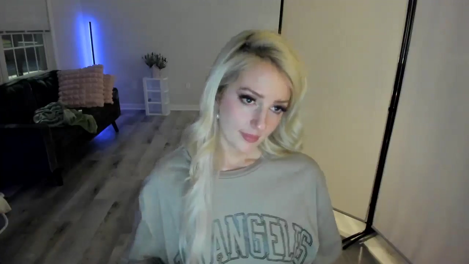 Gallery image thumbnail from Milk_Party's myfreecams stream on, 05/03/2024, 03:07 image 3 of 20