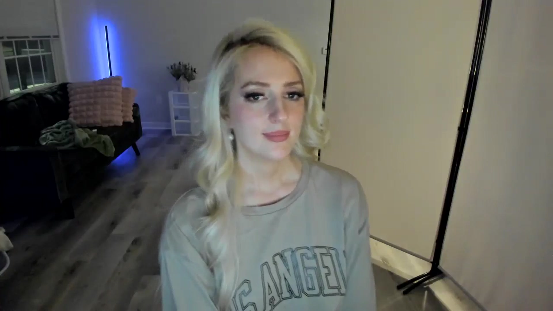 Gallery image thumbnail from Milk_Party's myfreecams stream on, 05/03/2024, 03:07 image 10 of 20