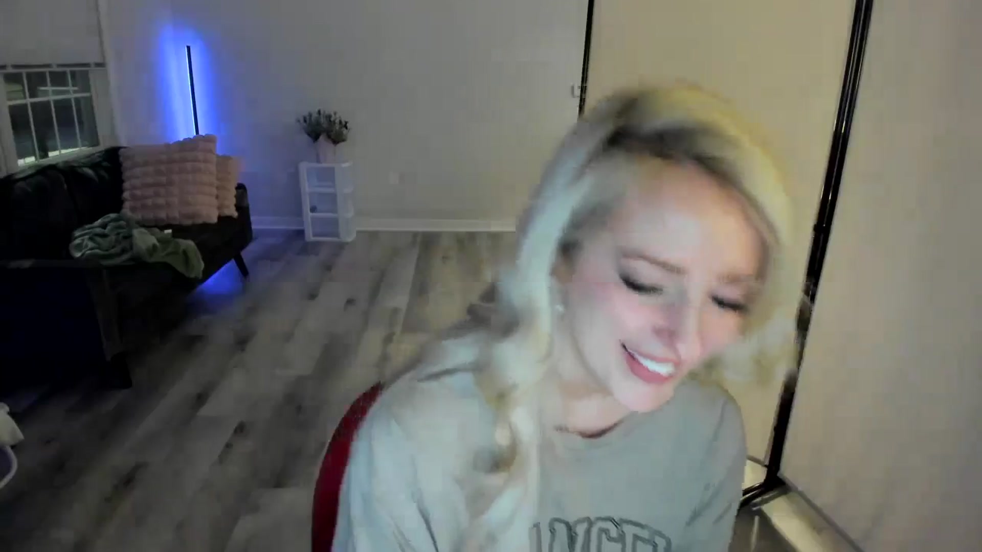 Gallery image thumbnail from Milk_Party's myfreecams stream on, 05/03/2024, 03:07 image 14 of 20